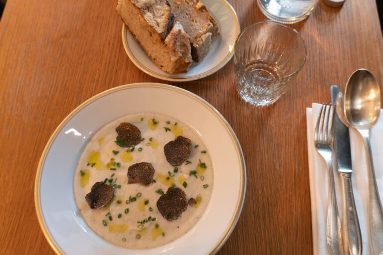 La Bourse et La Vie : Le Charme Authentique du Bistrot