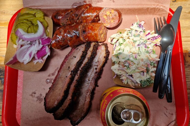 Terry Black&rsquo;s BBQ à Dallas : immersion dans un temple du barbecue texan à Deep Ellum